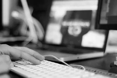 Configuration réseau et résolution d’un problème de connexion Internet à Neuchâtel